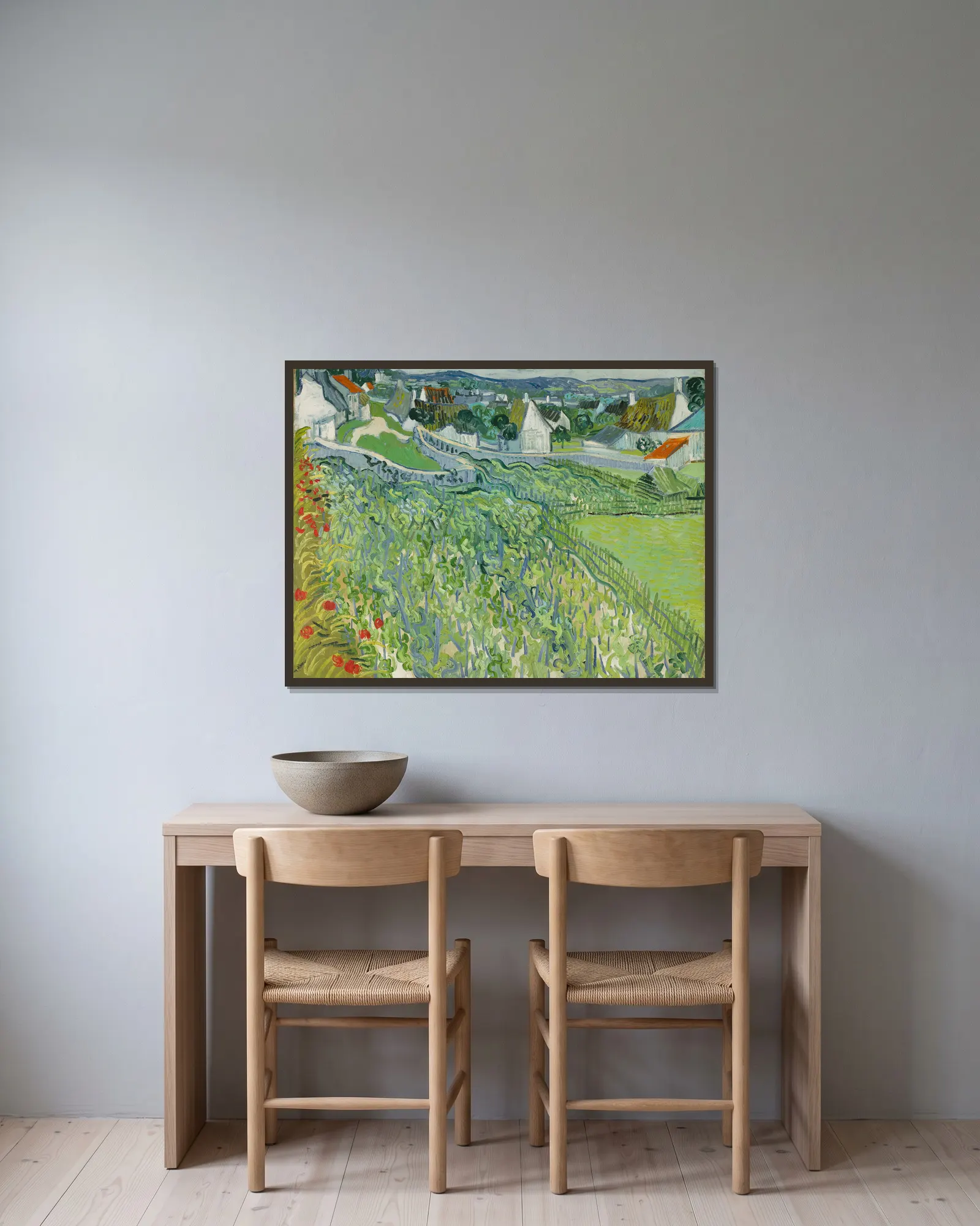 Vineyards at Auvers av Vincent van Gogh inramad på en vägg