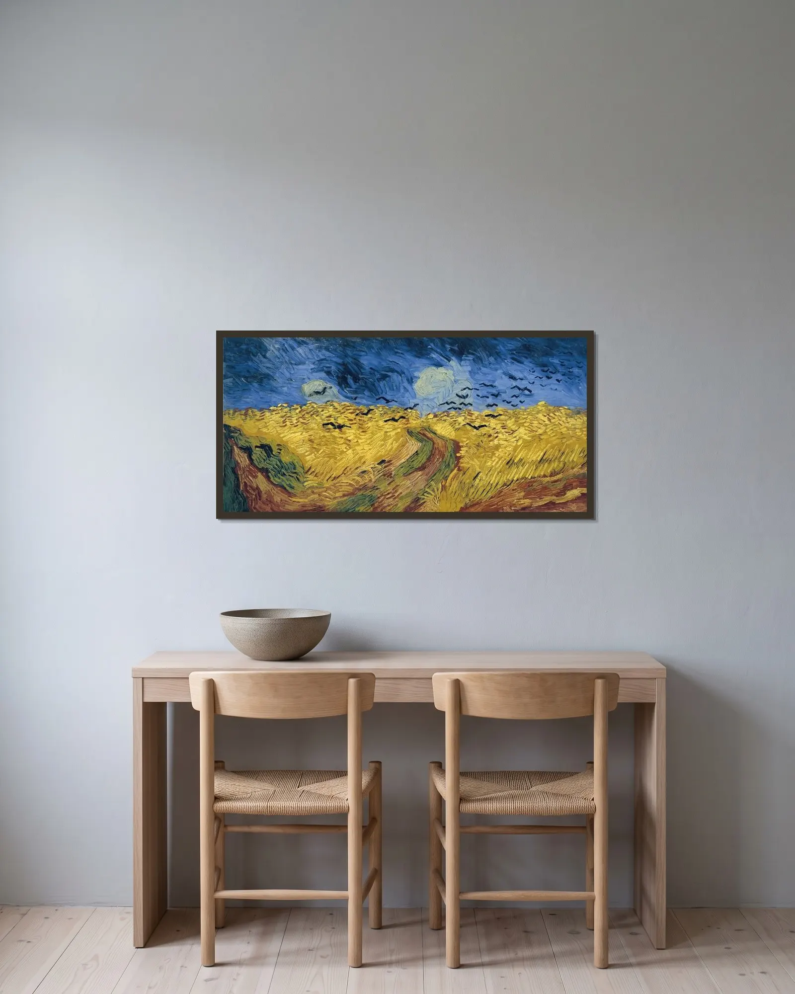 Wheatfield with Crows av Vincent van Gogh inramad på en vägg