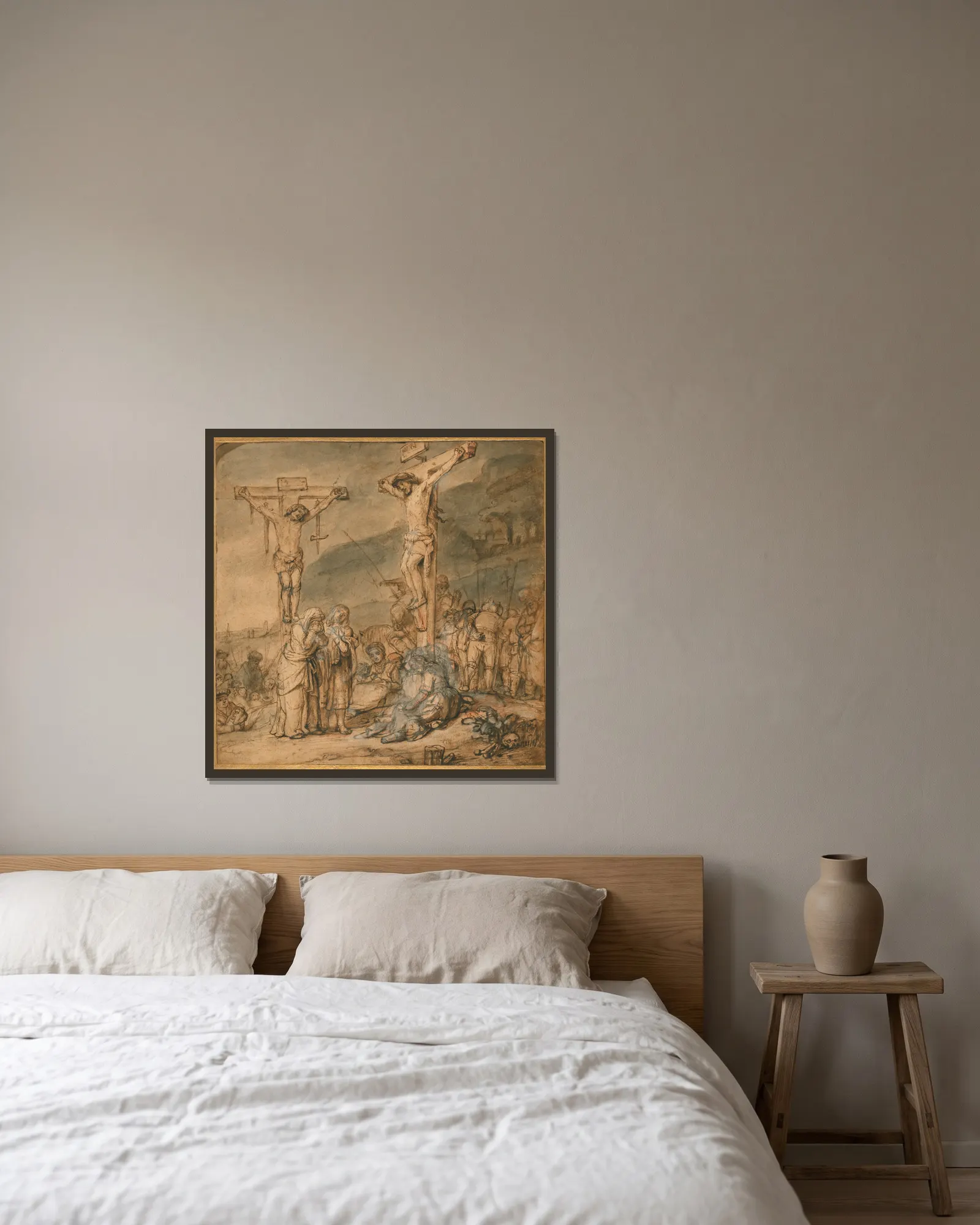 The Crucifixion av Samuel van Hoogstraten inramad på en vägg