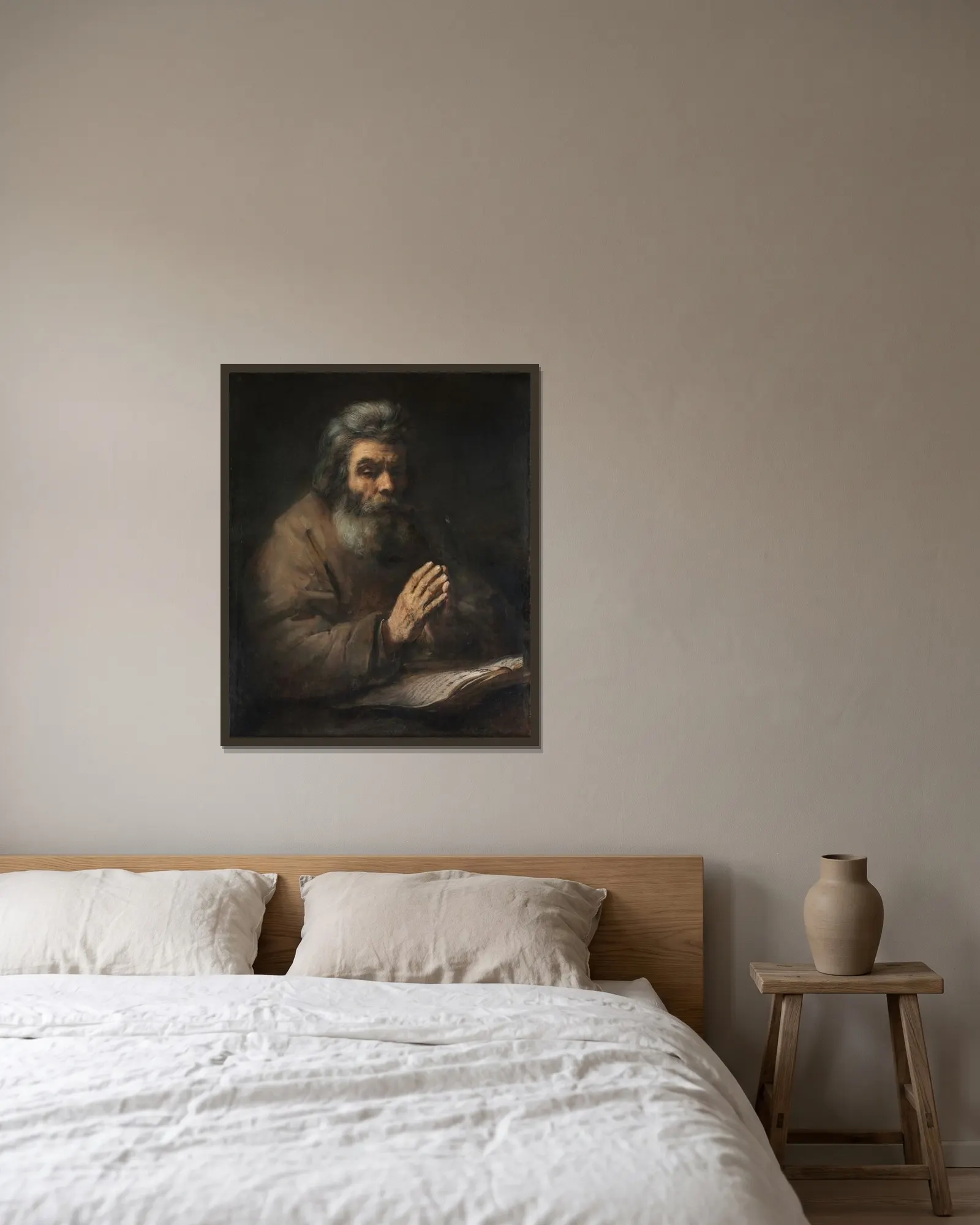 An Elderly Man in Prayer (1660s or later) av Rembrandt van Rijn inramad på en vägg