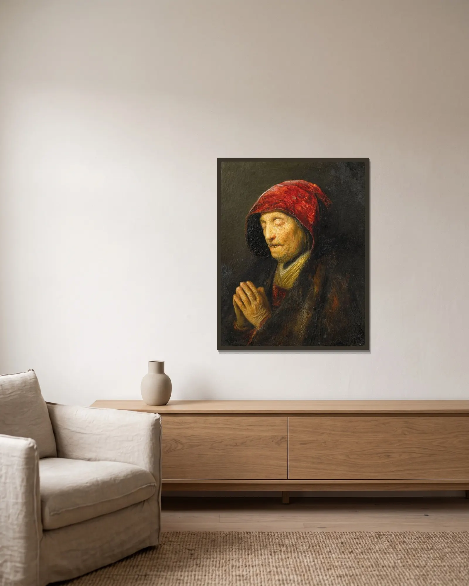 Old woman praying av Rembrandt van Rijn inramad på en vägg