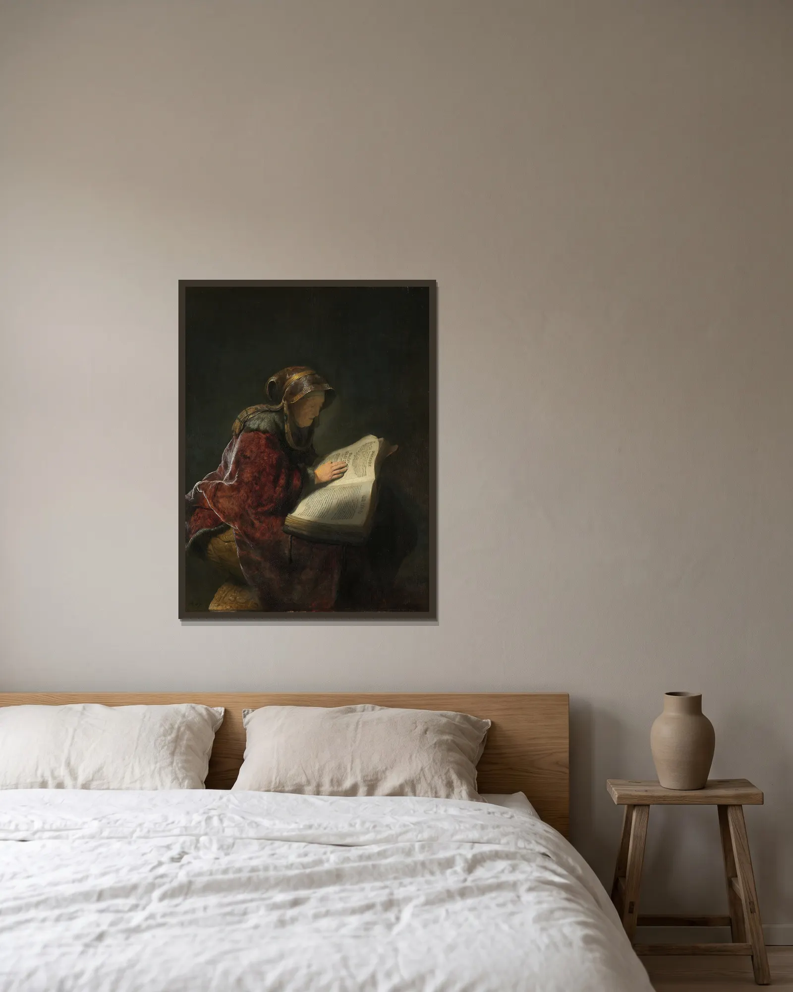 Old Woman Reading av Rembrandt van Rijn inramad på en vägg