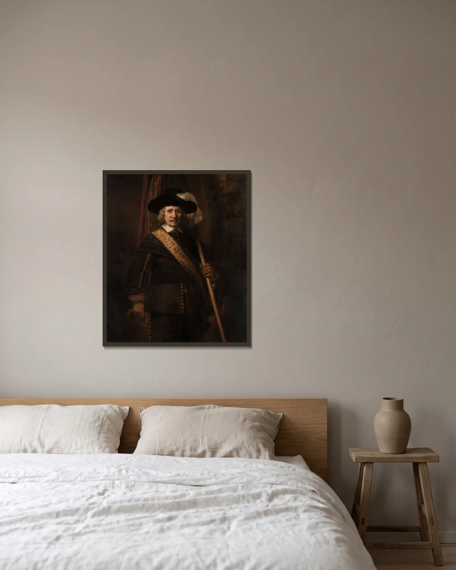 The Standard Bearer (Floris Soop, 1604–1657) av Rembrandt van Rijn inramad på en vägg