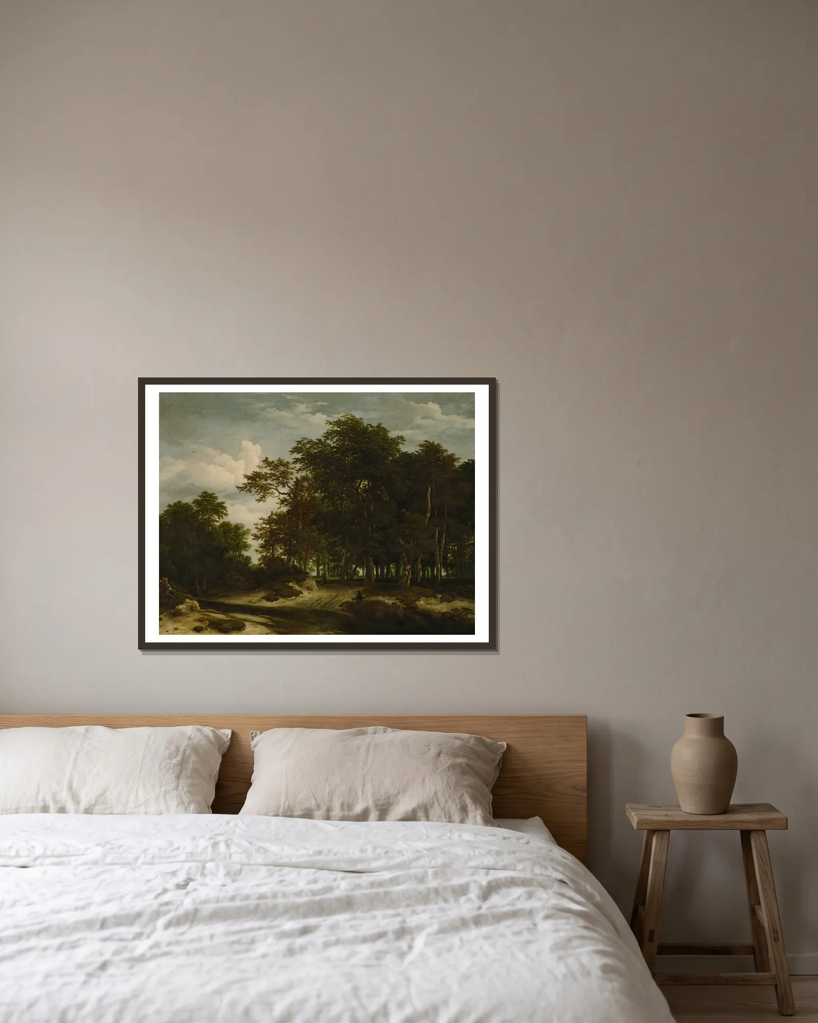 The Great Forest av Jacob van Ruisdael inramad på en vägg