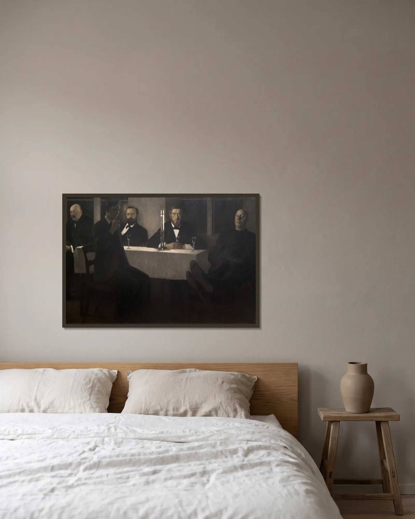 Five Portraits av Vilhelm Hammershøi inramad på en vägg