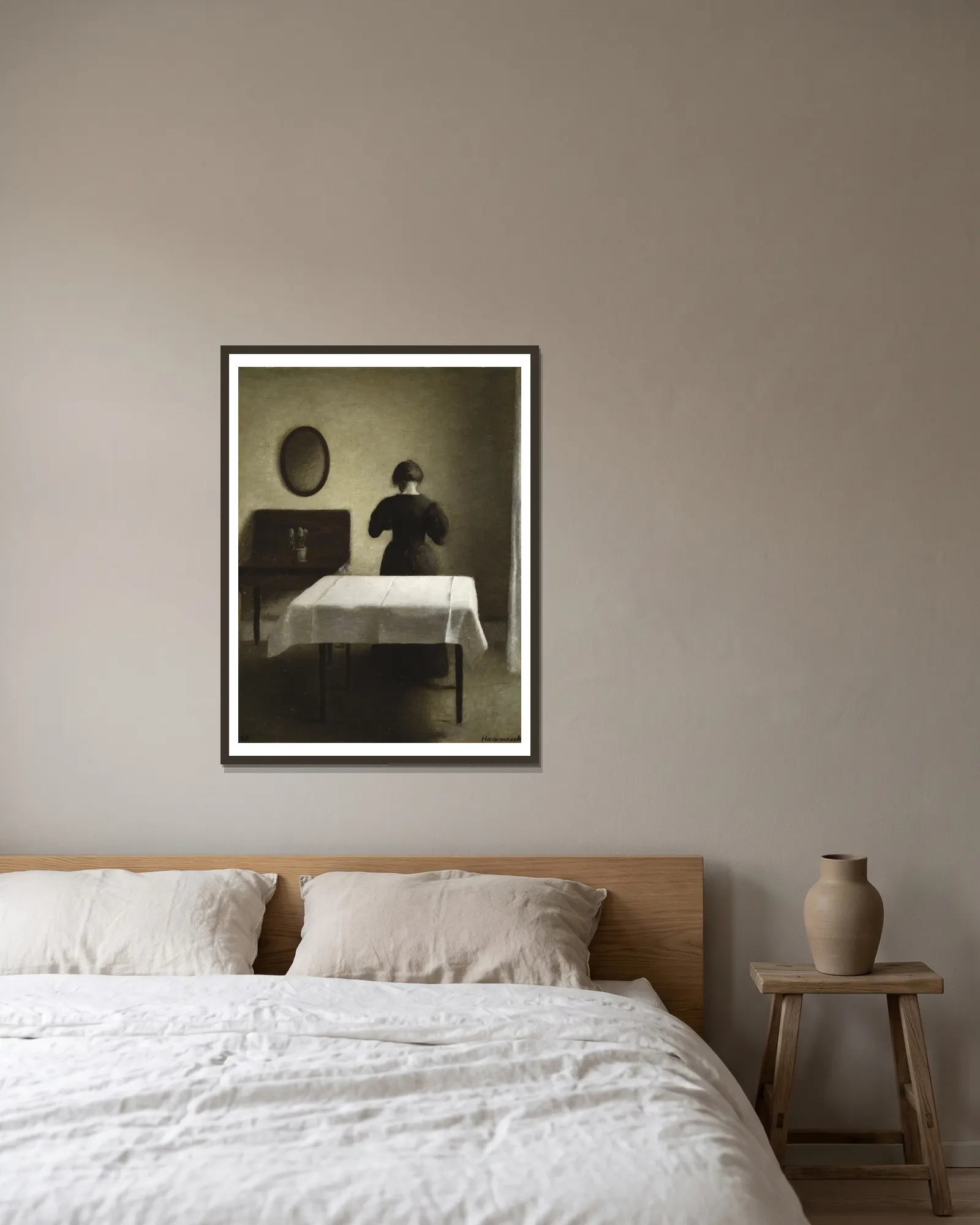 Interior av Vilhelm Hammershøi inramad på en vägg