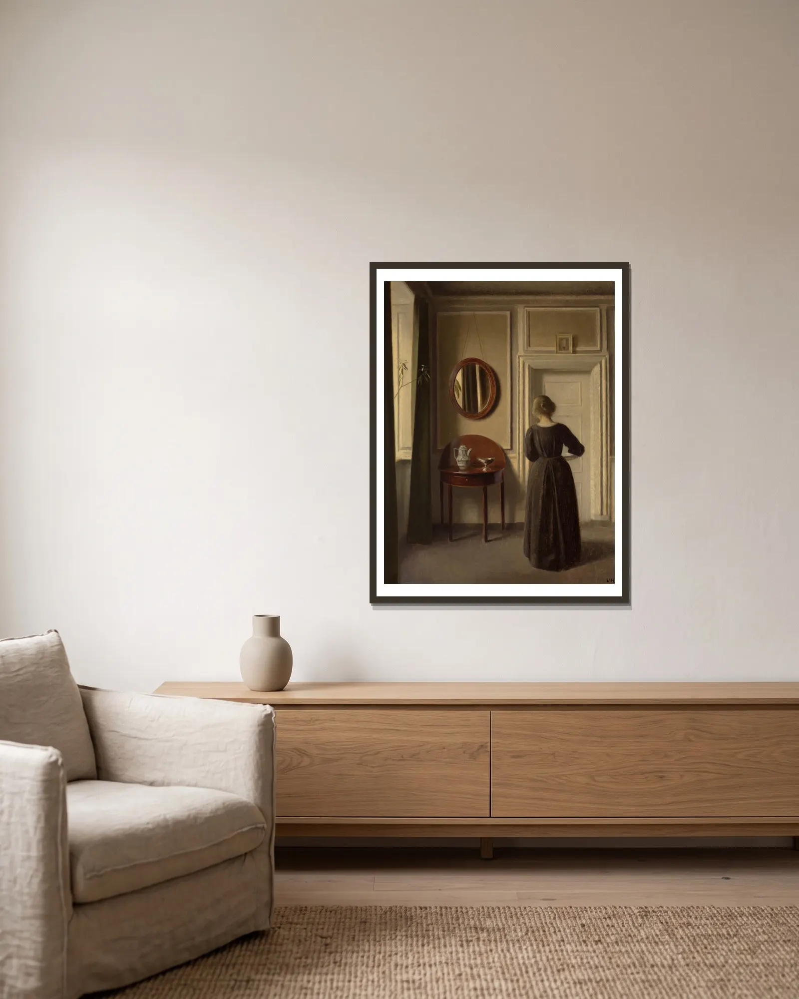 Stue (Interior with an Oval Mirror) av Vilhelm Hammershøi inramad på en vägg