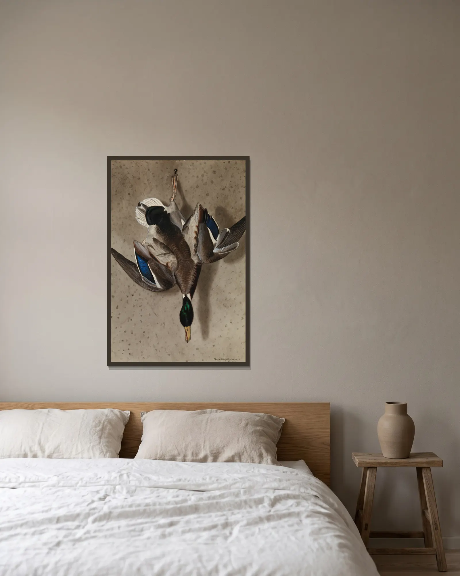 Hanging Mallard av Ferdinand von Wright inramad på en vägg