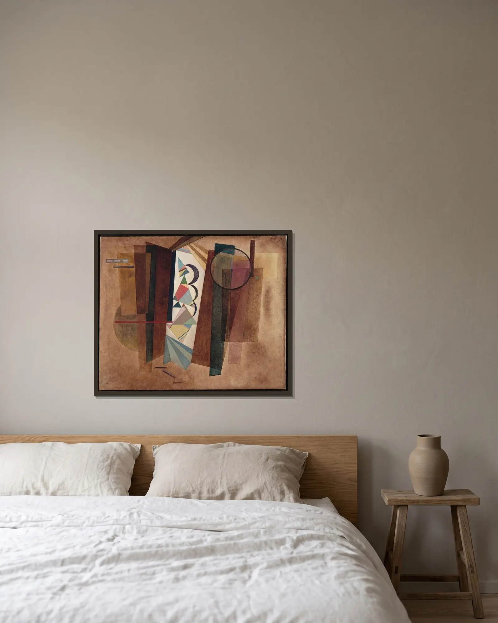 Development in brown av Wassily Kandinsky inramad på en vägg