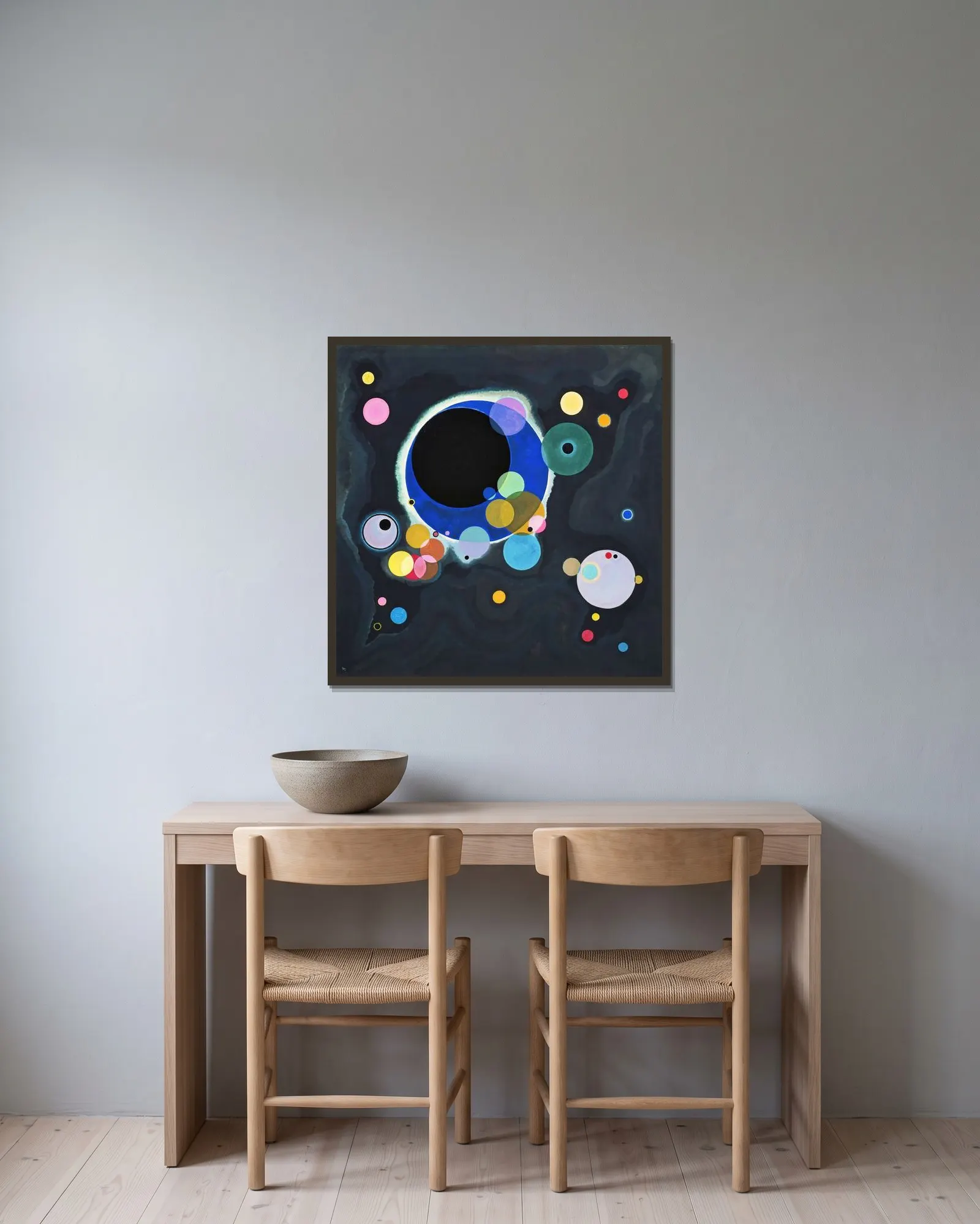 Several Circles av Wassily Kandinsky inramad på en vägg
