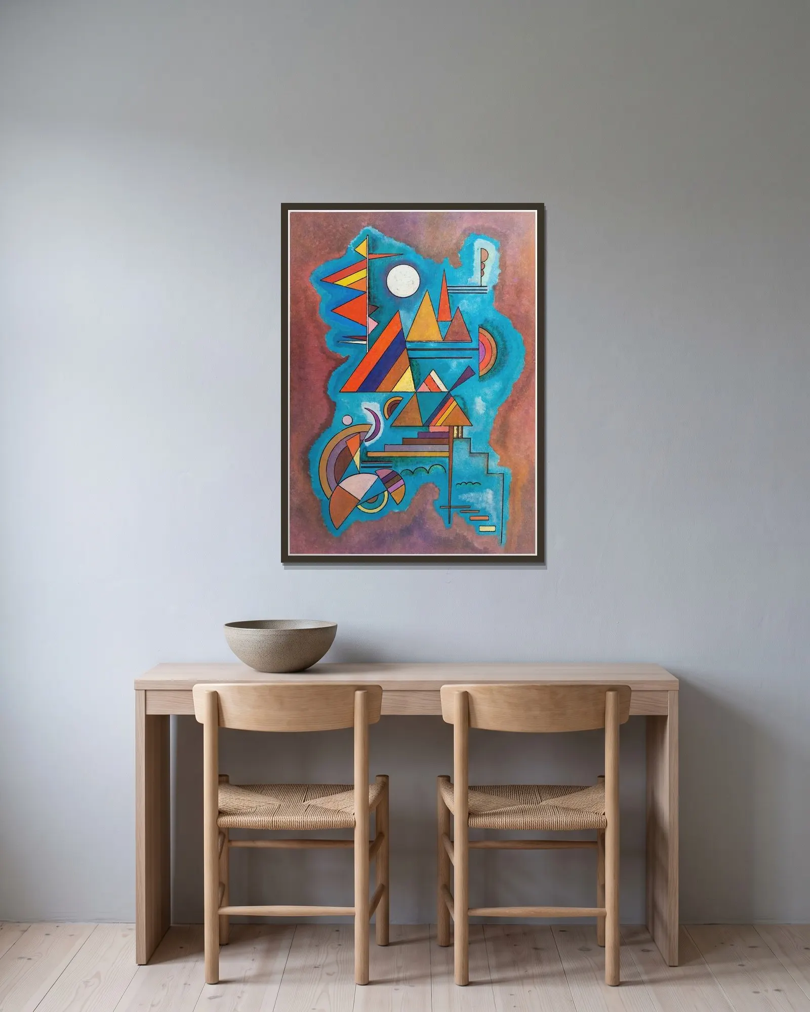 Standing av Wassily Kandinsky inramad på en vägg
