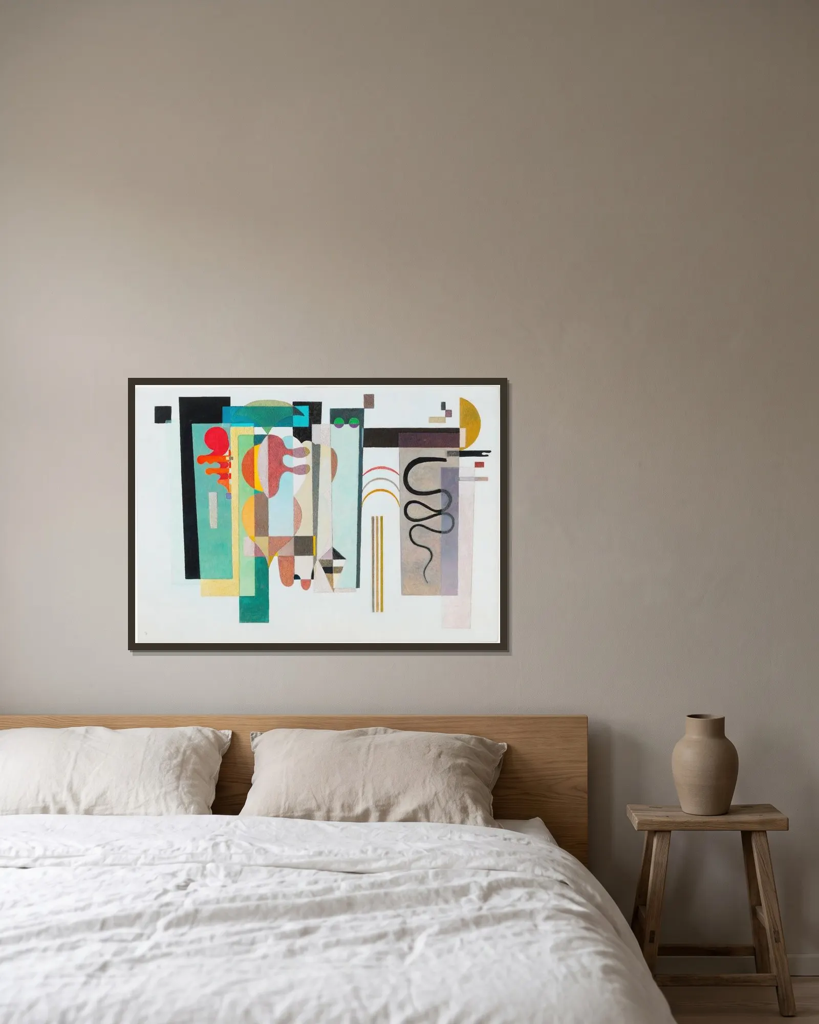 Two Green Points av Wassily Kandinsky inramad på en vägg