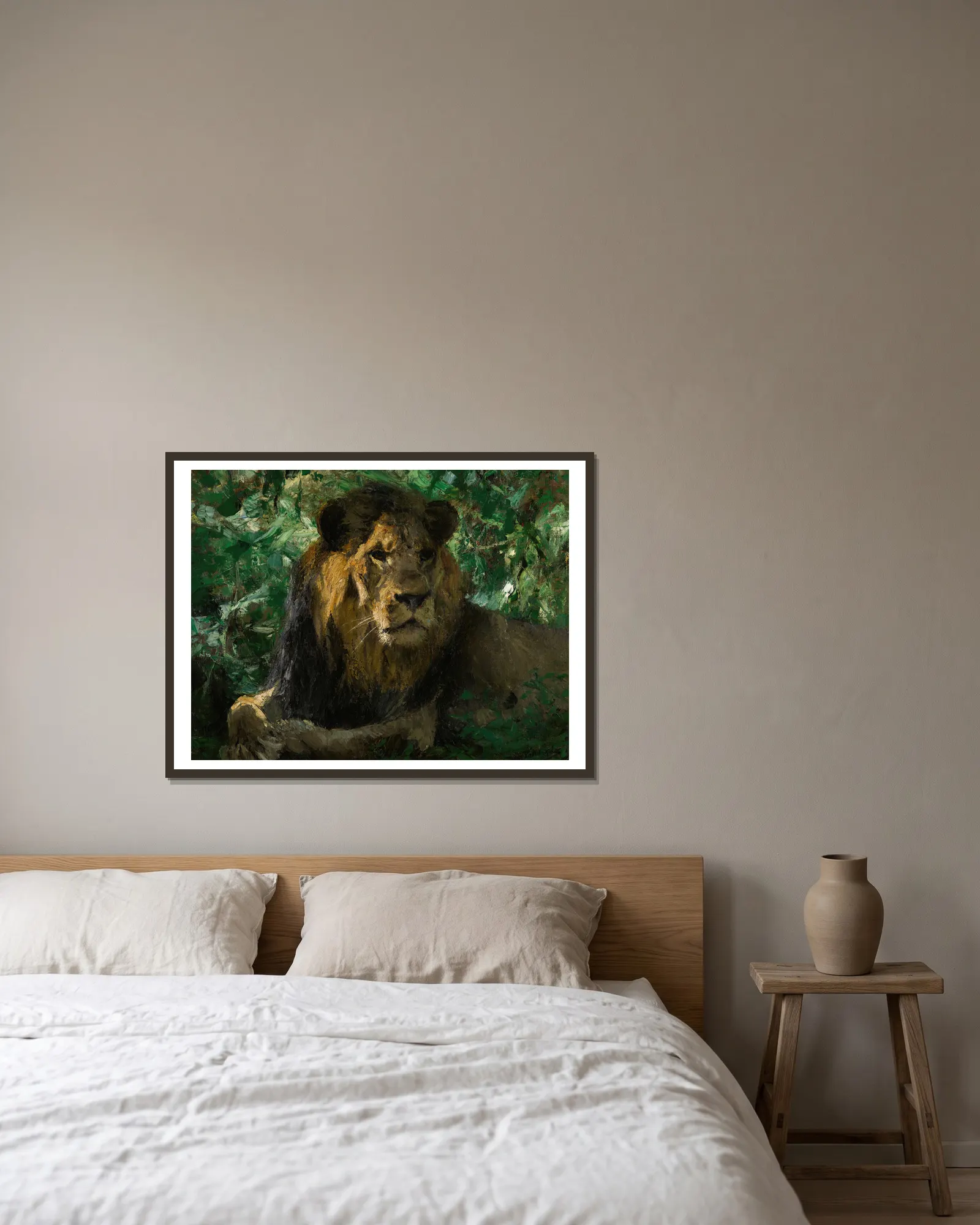 Resting Lion av Wilhelm Kuhnert inramad på en vägg