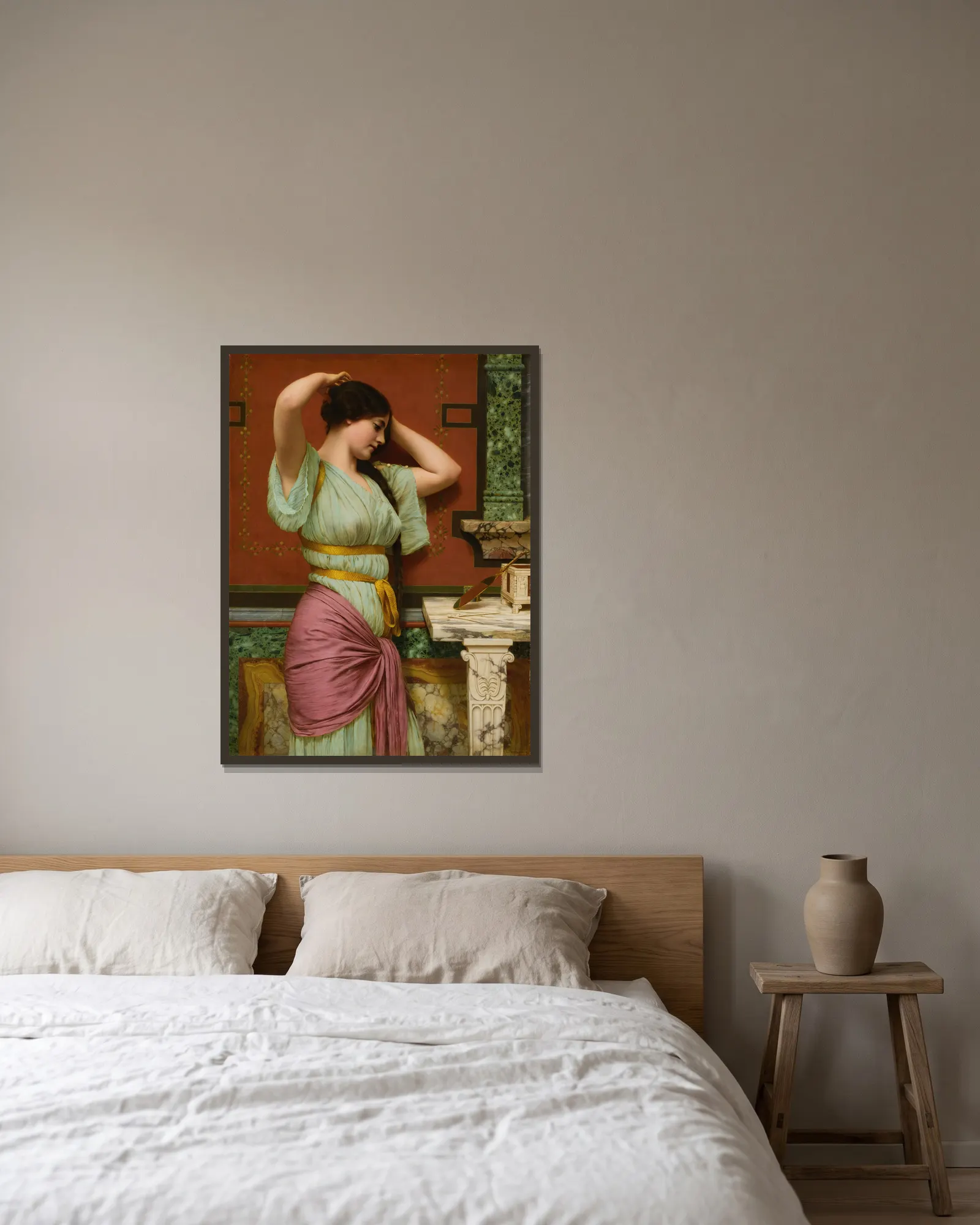 Julia av John William Godward inramad på en vägg