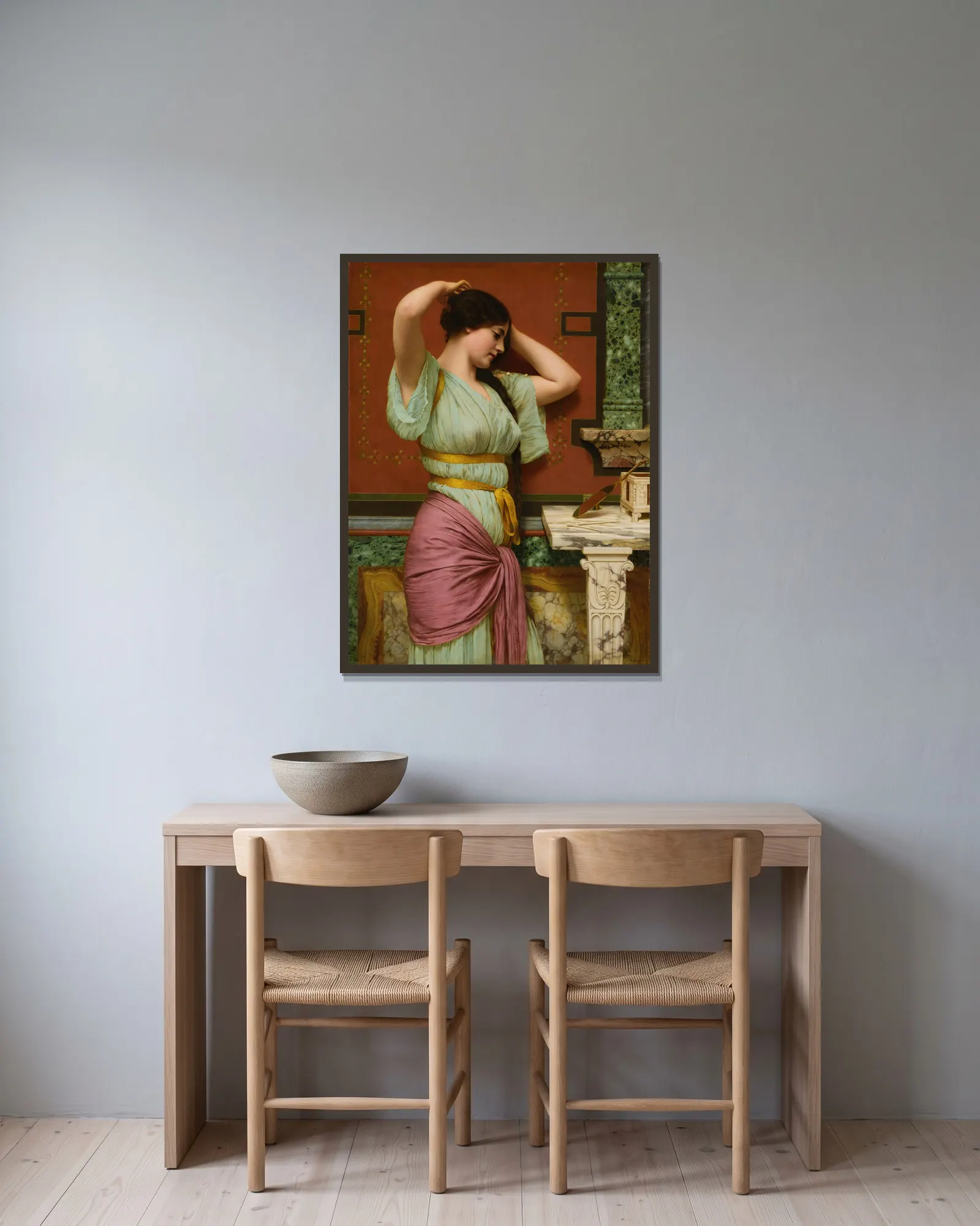 Julia av John William Godward inramad på en vägg