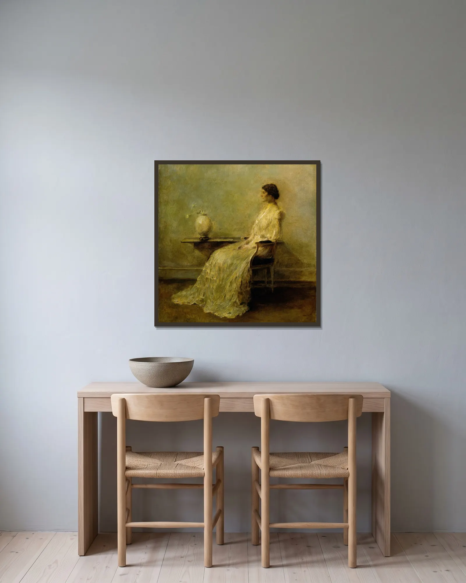 Lady in White (No. 2) av Thomas Wilmer Dewing inramad på en vägg
