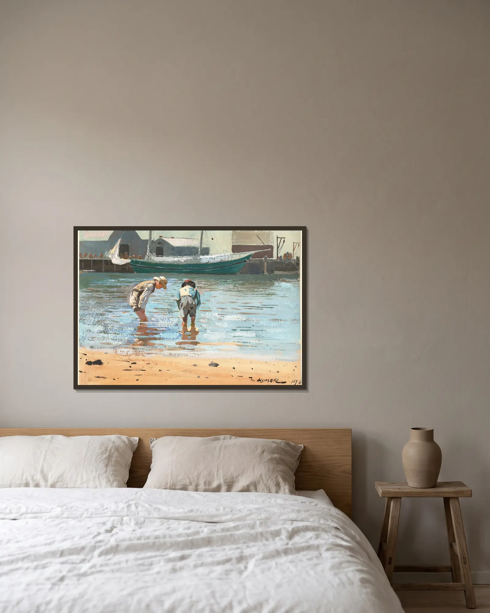 Boys Wading av Winslow Homer inramad på en vägg