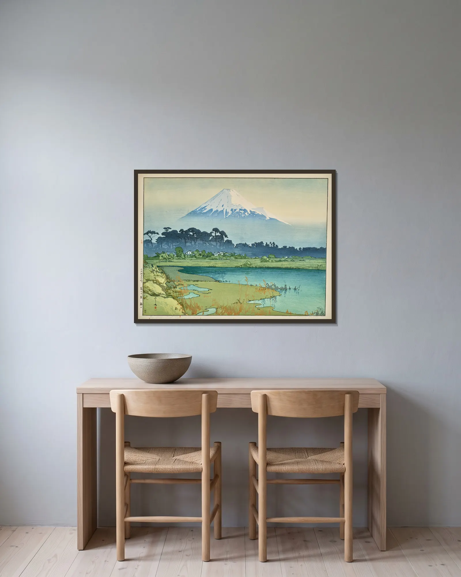 Asahi (Sunrise) av Yoshida Hiroshi inramad på en vägg