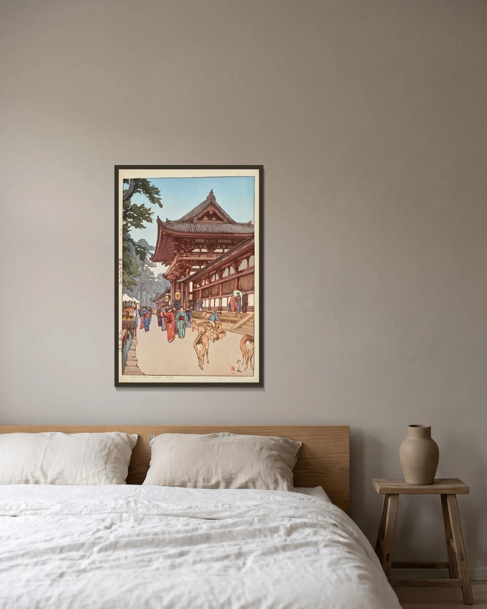 Daibutsu sanmon av Yoshida Hiroshi inramad på en vägg