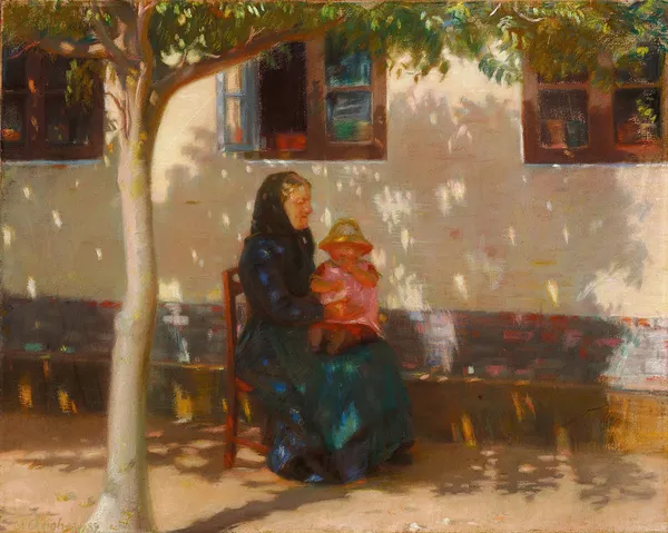Skagenskone med den lille Helga Ancher på skødet i solskin foran et hvidkalket hus av Anna Ancher