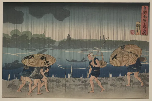People walking beneath umbrellas along the seashore during a rainstorm av Utagawa Kuniyoshi